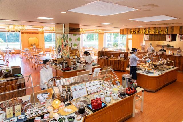 広島「休暇村帝釈峡」に燃ゆる秋到来、ライトアップした夜紅葉を満喫する