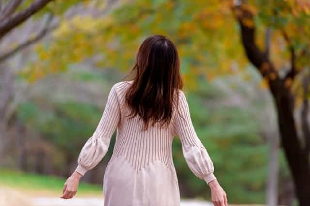 透明感がある女性の特徴は?モテる理由や透明感の出し方を解説!