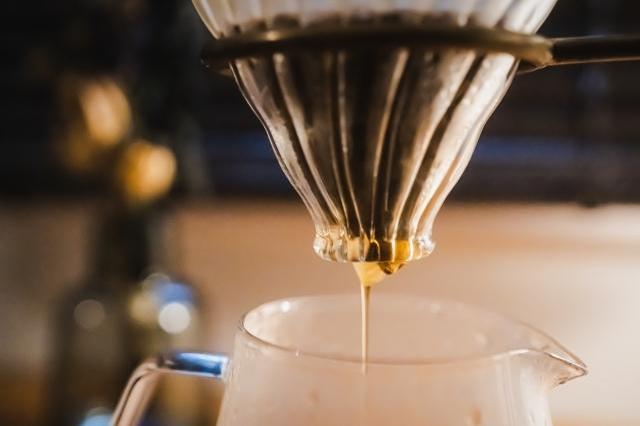 コーヒーはハンドドリップで美味しくなる！入れる際のポイントやおすすめの粉を紹介