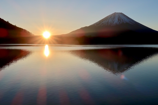 旧暦で1月を意味する「睦月（むつき）」、その由来は家族団らんの様子から？