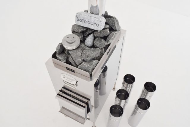 ＜驚異的パワーの2次燃焼機構＞全く新しいテントサウナ用薪ストーブ“Sotoburo STOVE”