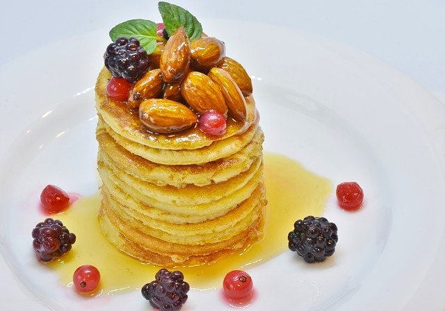 「パンケーキ」と「ホットケーキ」の違いはなに?おいしい2つのデザートにはどんな違いがあるの??