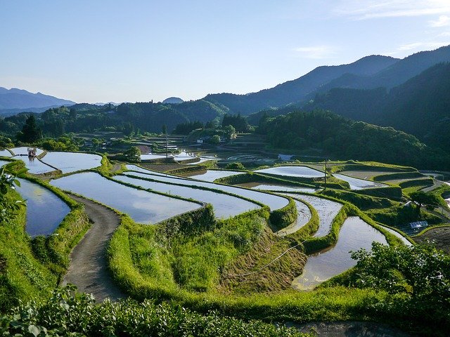 旧暦で6月を意味する「水無月(みなづき)」は梅雨のシーズンなのに、なぜ「水が無い」名前なの?