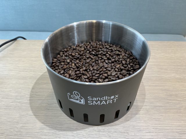 コーヒー好き集まれ！ 自家焙煎がぐっと身近に。初心者でも使えたスマート焙煎機「R2」レビュー