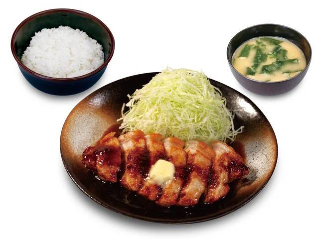 【松のや】とんかつ屋から新食感のステーキが登場「オニオンバターソースのポークフライドステーキ定食」新発売