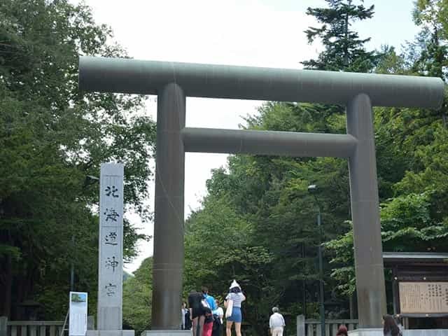 札幌の喧騒を抜けて、四季折々の北海道神宮へ