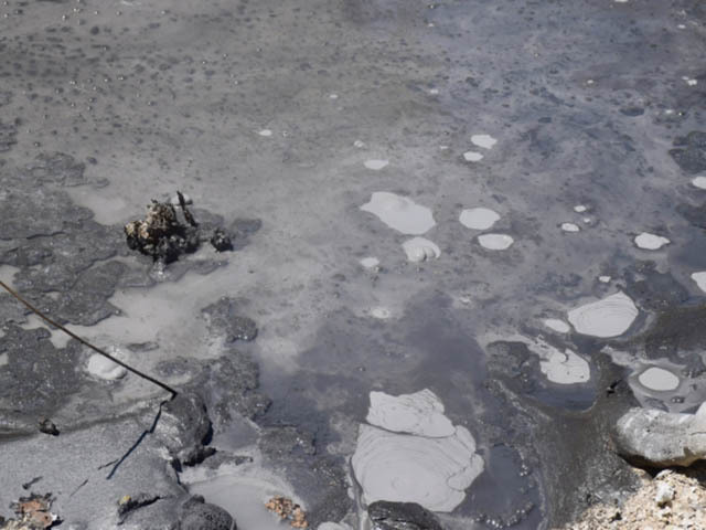 北海道内でも珍しい泥火山を見ることができる阿寒湖の「ボッケ」