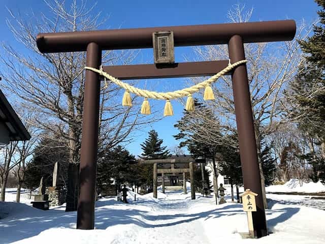 花畔神社にある三つの鳥居と八体の狛犬の意味とは！？