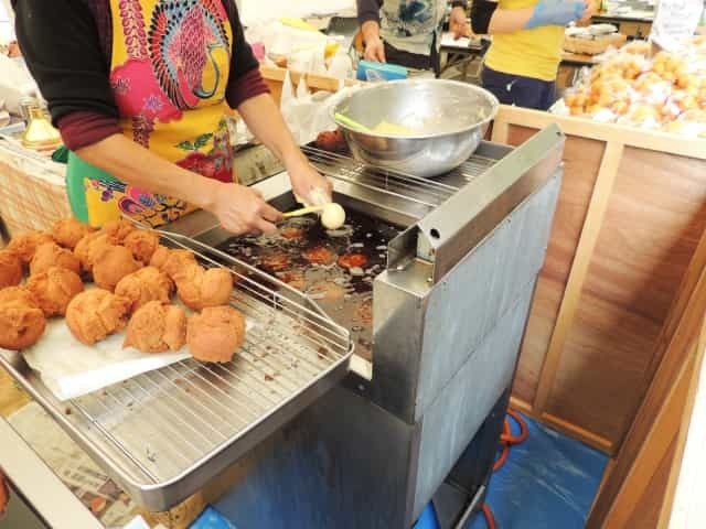 沖縄の揚げ菓子「サーターアンダギー」の気になるカロリーは？その不思議な名前の由来とは