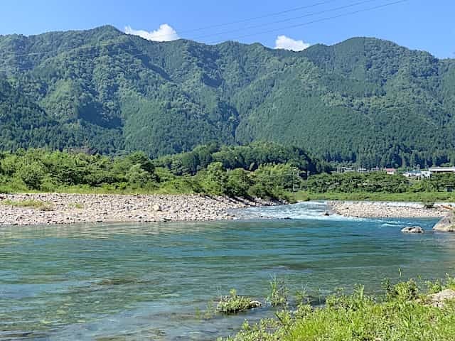 移住をするなら海の近く？山の中？居住経験者が語るメリットとデメリット