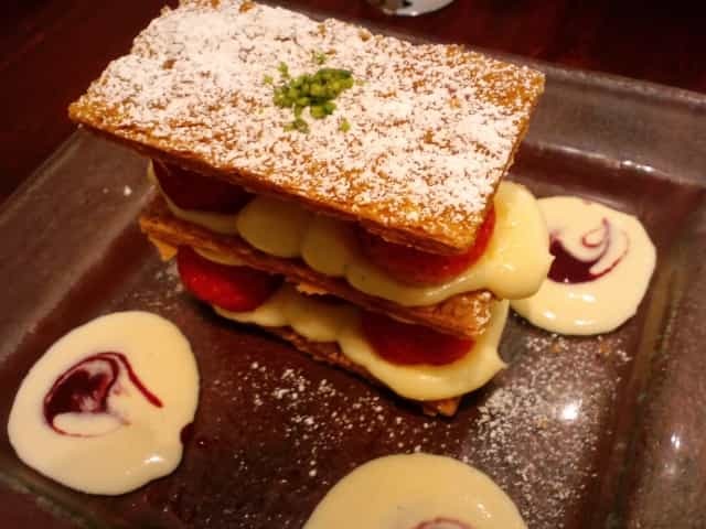 サクサク生地の「ミルフィーユ」とは？！その歴史や名前の意味は？食べにくいけどどう食べるのが正解？