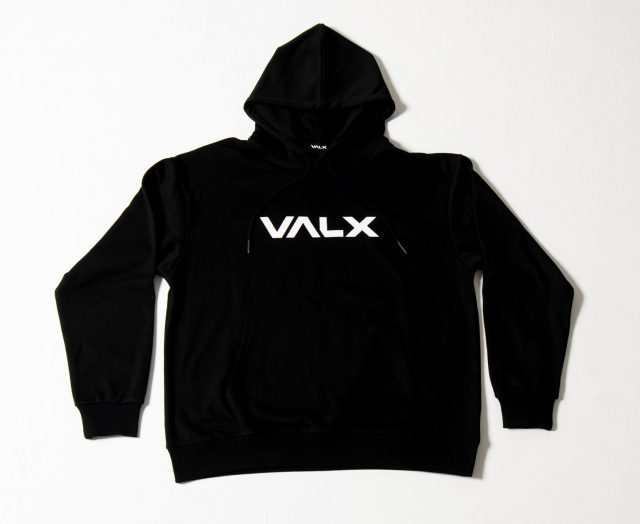 シンプルなデザインと着心地にこだわった「VALX」待望のニューアパレルアイテム