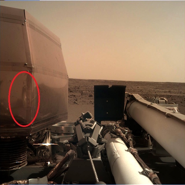 NASA火星探査機「インサイト」が宇宙人を捉えていた!? 全世界騒然!
