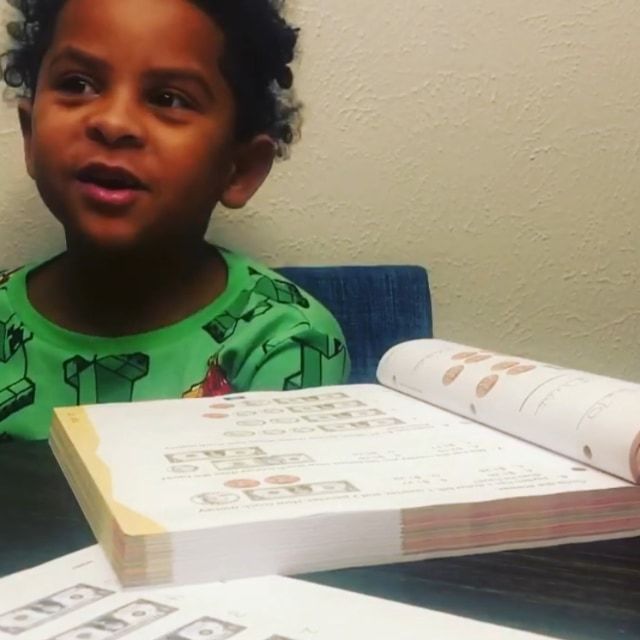 子供あるある！教科書の問題に知り合いの名前が登場した時の反応は世界共通で笑っちゃう！