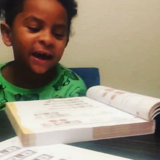子供あるある！教科書の問題に知り合いの名前が登場した時の反応は世界共通で笑っちゃう！