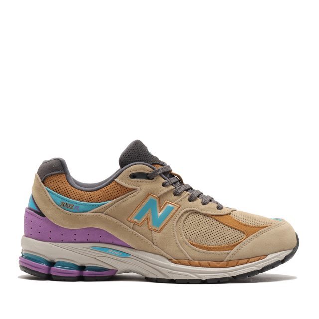 スポーティかつ上品なスニーカー「New Balance M2002RWA」atmosが発売