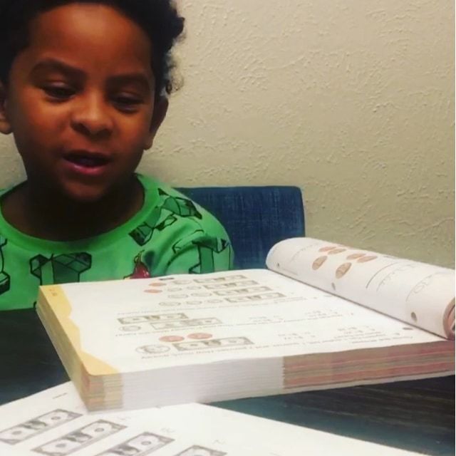 子供あるある！教科書の問題に知り合いの名前が登場した時の反応は世界共通で笑っちゃう！