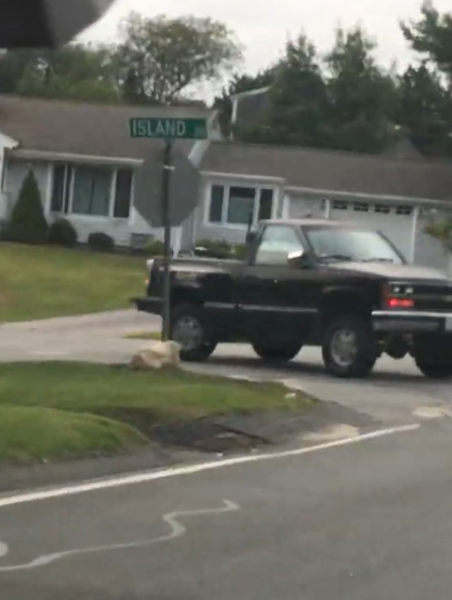 バック走行！？車体が後ろ前のトラックが道路を走っていた！しかし実は・・・