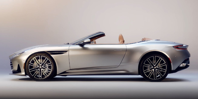 アストンマーティンの新世代DBシリーズの「DB12」にオープンモデルが登場