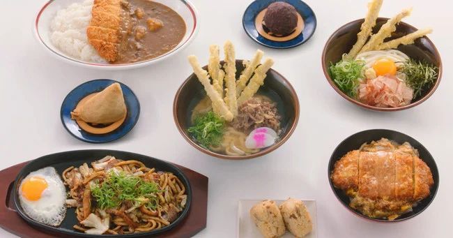 北九州のソウルフード「資さんうどん」は、毎年お持ち帰りで大好評のこだわり具材入り「恵方巻」の予約を承り中！「幸せ一杯」な一年を祈願し、ご家族や大切な方と資さんこだわりの「恵方巻」を丸かぶりしましょう！