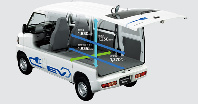 軽商用電気自動車の三菱ミニキャブ・ミーブが大幅改良。電動パワートレインを新世代化して航続距離をアップ。車名は「ミニキャブEV」に刷新