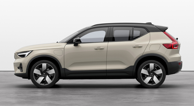 ボルボのプレミアムコンパクトSUVの電気自動車「XC40リチャージ」が車名を「EX40」に改称。特別仕様車「EX40ウルトラ シングルモーター ブラックエディション」も設定