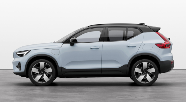 ボルボのプレミアムコンパクトSUVの電気自動車「XC40リチャージ」が車名を「EX40」に改称。特別仕様車「EX40ウルトラ シングルモーター ブラックエディション」も設定