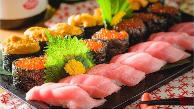 ズワイガニもお寿司も海鮮しゃぶしゃぶも食べ放題で8,999円！豪華すぎる食べ放題がいつでも楽しめる！【すし酒場フジヤマ　秋葉原店】