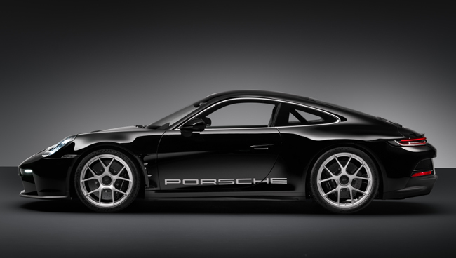 ポルシェ911の誕生60周年を記念した特別限定モデル「911 S/T」が登場