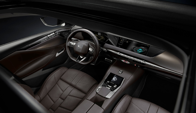 DSブランドのCセグメントモデルのDS4にラグジュアリーグレードの「OPERA」を設定