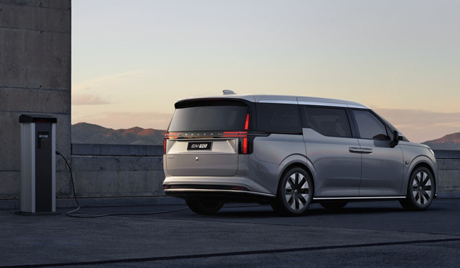 ボルボ初の電動プレミアムMPV「EM90」がワールドプレミア。発売は中国市場からスタート
