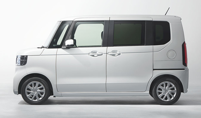 日本のベストセラーカーのホンダN-BOXがフルモデルチェンジ。軽スーパーハイトワゴンとしての総合力を一段とレベルアップ