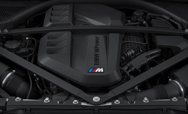 内外装の一部変更や機能装備のバージョンアップを図ったBMW M4クーペとM4カブリオレが日本上陸