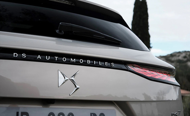 ファッションの世界から着想を得た「DS COLLECTIONモデル」の「DS7 Esprit de Voyage」と「DS4 Esprit de Voyage」が日本デビュー