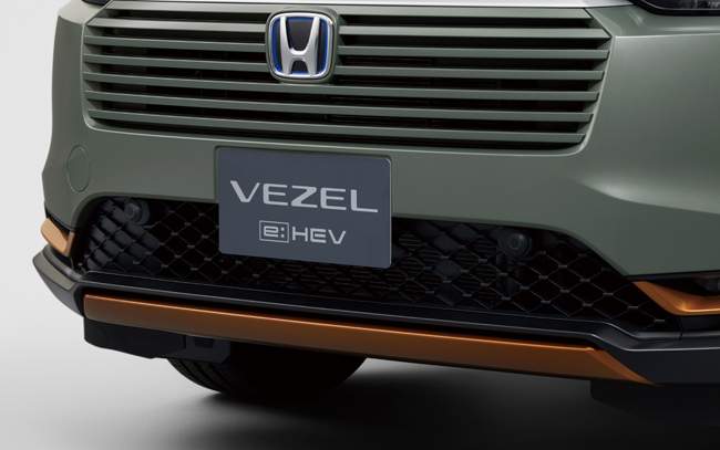 ホンダ・ヴェゼルがマイナーチェンジ。e:HEV Xにアウトドア志向の「HuNTパッケージ」を、e:HEV Zにスタイリッシュな「PLaYパッケージ」を新設定