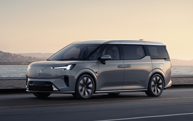 ボルボ初の電動プレミアムMPV「EM90」がワールドプレミア。発売は中国市場からスタート