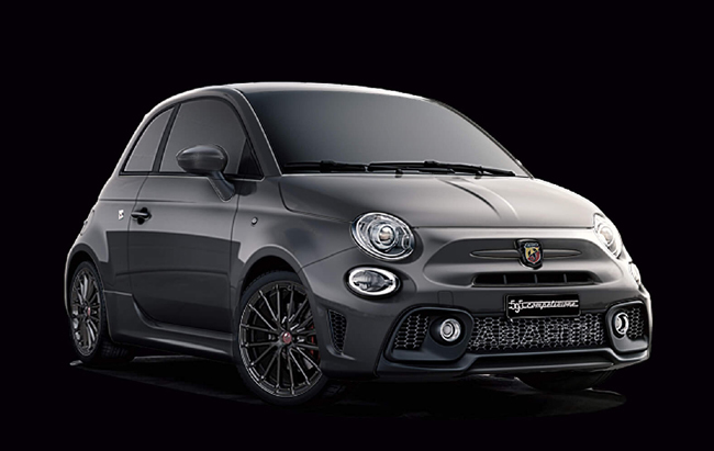 上質なブラウンレザーのSabelt製スポーツシートを配備したアバルト695の日本限定モデルが登場