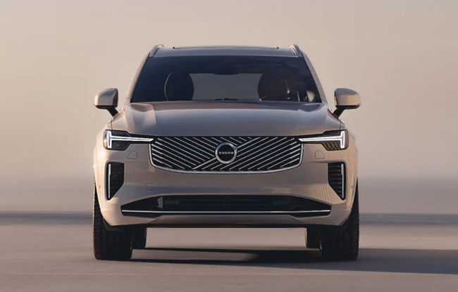 ボルボXC90がフロントマスクを刷新！　インテリアの仕様変更も実施