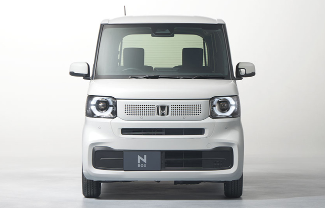 日本のベストセラーカーのホンダN-BOXがフルモデルチェンジ。軽スーパーハイトワゴンとしての総合力を一段とレベルアップ