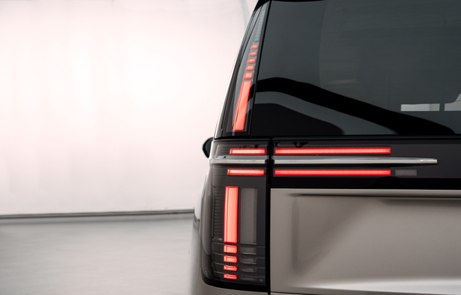ボルボ初の電動プレミアムMPV「EM90」がワールドプレミア。発売は中国市場からスタート