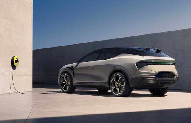 ロータスの新型電動SUV「エレトレ」の日本における予約受注が開始