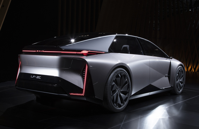 レクサスが2026年導入予定の次世代BEVのコンセプトモデル「LF-ZC」をジャパンモビリティショー2023で世界初公開