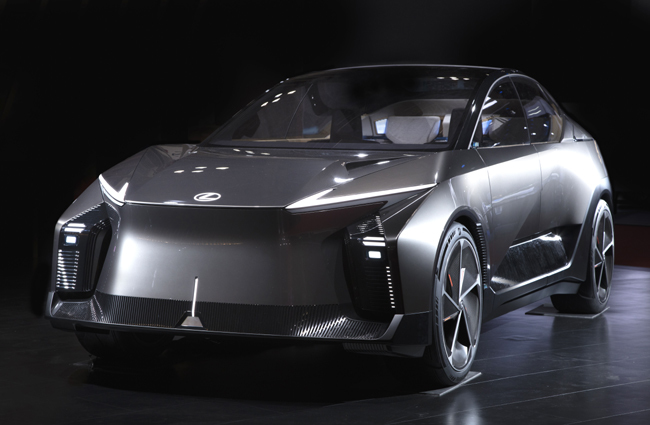 レクサスが2026年導入予定の次世代BEVのコンセプトモデル「LF-ZC」をジャパンモビリティショー2023で世界初公開