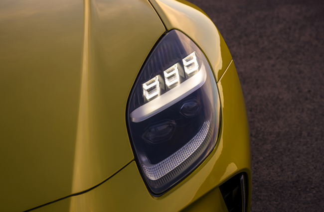 従来比で155ps／115Nmの出力アップを果たした改良型アストンマーティン・ヴァンテージがデビュー