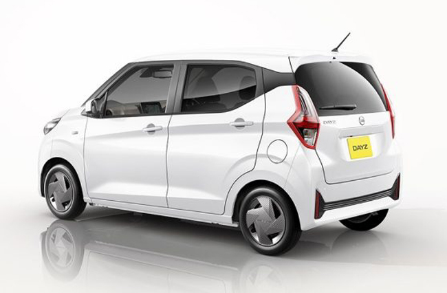 日産デイズが新しいデジタル・Vモーションのフロントグリルを纏って市場デビュー
