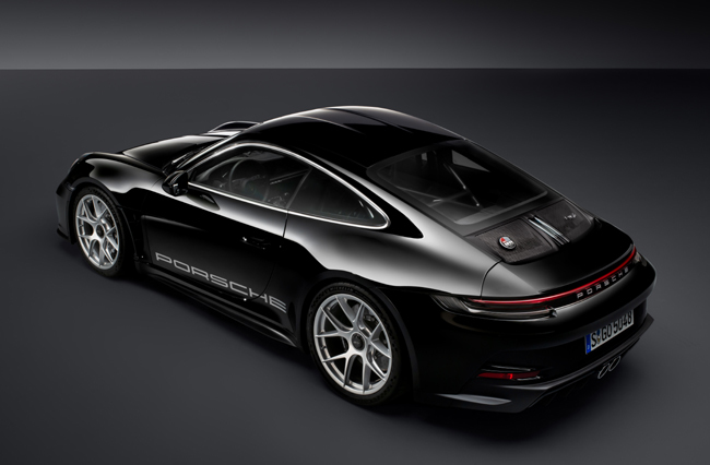 ポルシェ911の誕生60周年を記念した特別限定モデル「911 S/T」が登場