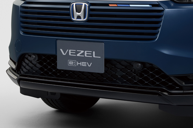 ホンダ・ヴェゼルがマイナーチェンジ。e:HEV Xにアウトドア志向の「HuNTパッケージ」を、e:HEV Zにスタイリッシュな「PLaYパッケージ」を新設定