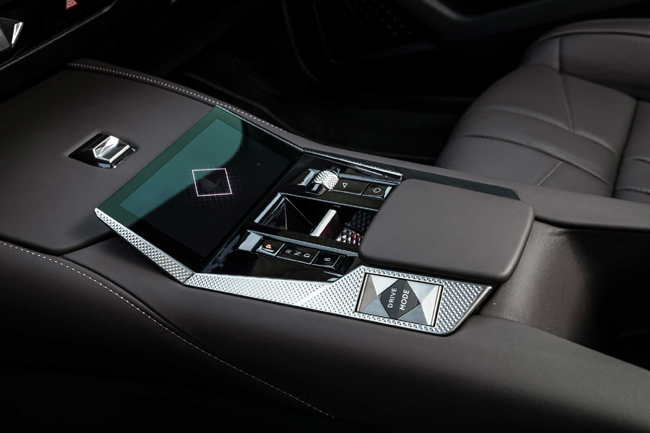 DSブランドのCセグメントモデルのDS4にラグジュアリーグレードの「OPERA」を設定
