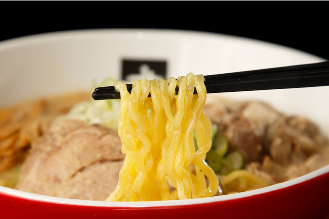 「宅麺.com」、商品化までに約3年を要した“純すみ系”味噌ラーメン『大島』の取り扱いを開始