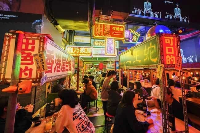 ガチ中華、鳥羽シェフ、龍乃都飲食街…、2022年の外食業界をリードした３人とその仕事
